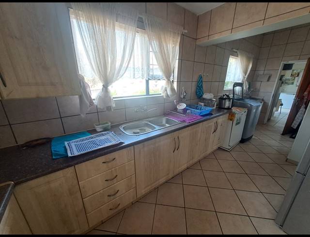 3 BEDROOM TOWNHOUSE TO LET IN ARCON PARK